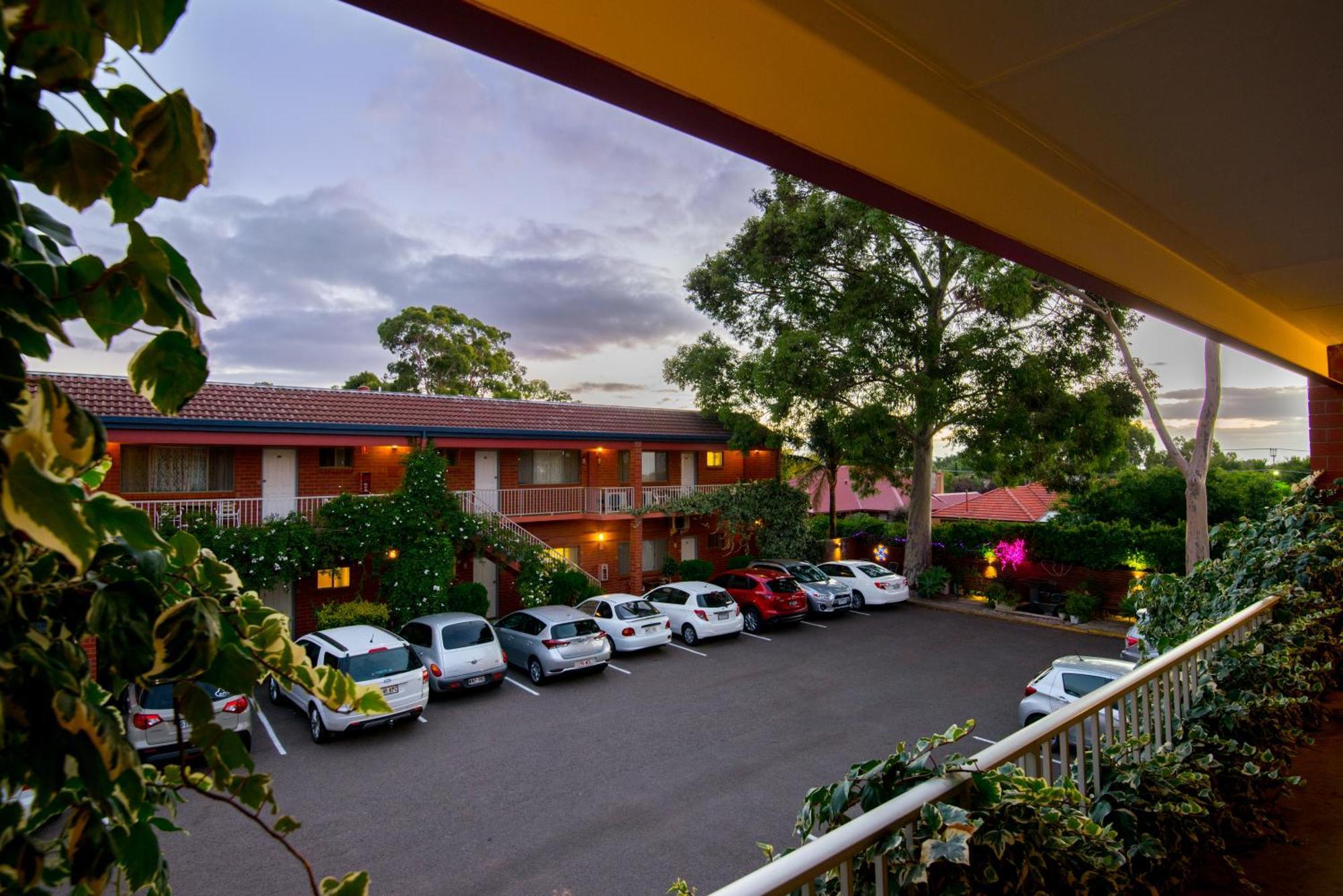 Adelaide Granada Motor Inn Buitenkant foto